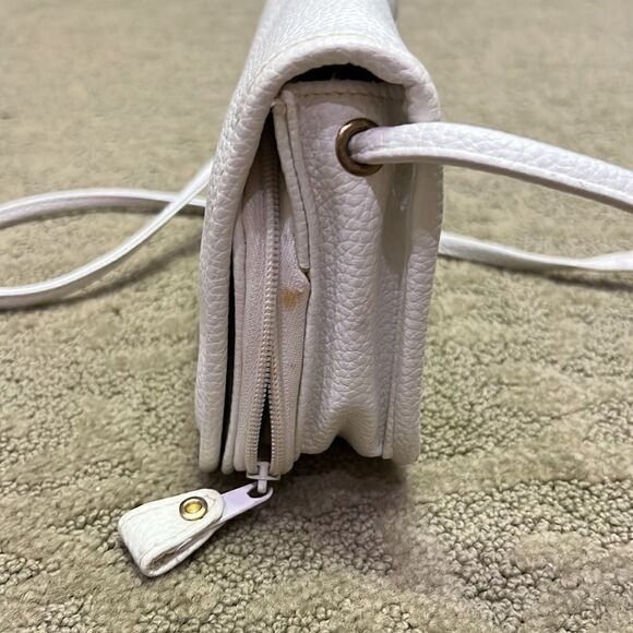 Kathy Lea Collection White Crossbody Purse w Built In Zip Wallet - Picture 6 of 8